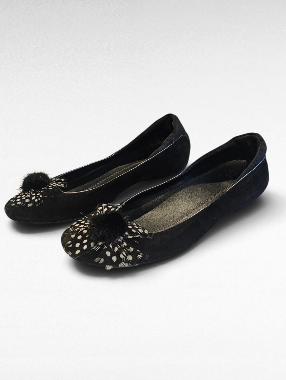 G Series Nike Air Pom Pom Black Suede Flats Size 7B